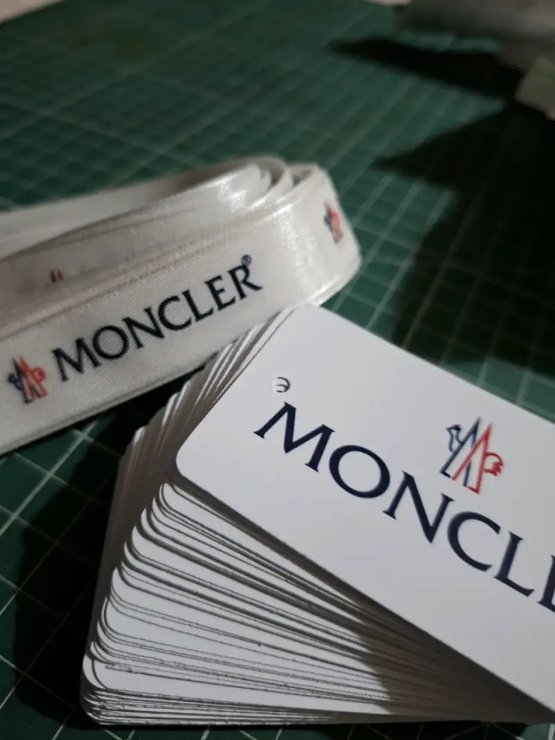 Etiquetas de tela Moncler originales - 3