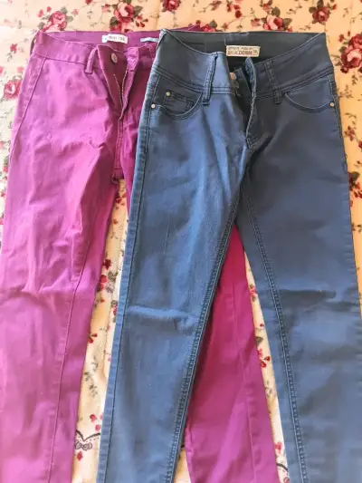 Lote de jeans para niña en varios estilos y colore - miniatura 3