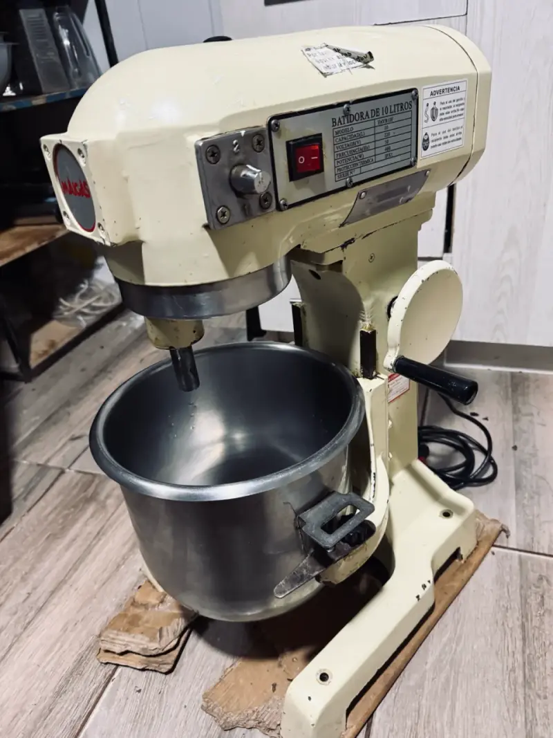 Batidora industrial 10 litros Maigas con accesorios