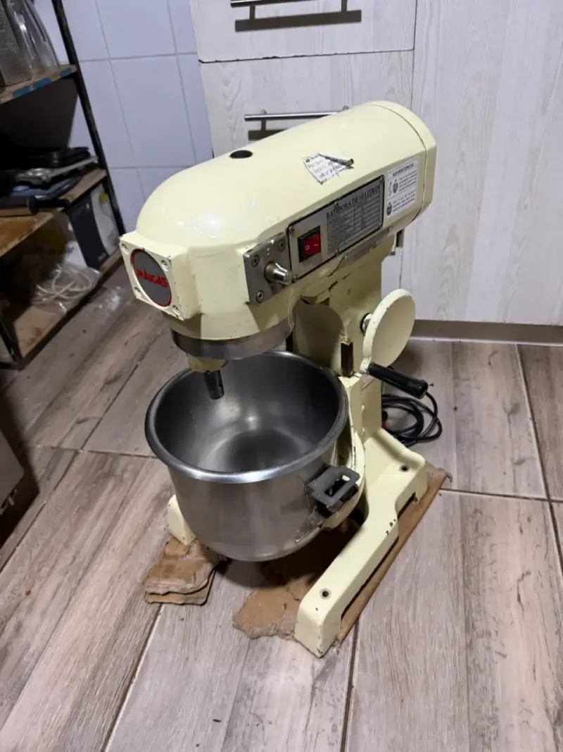 Batidora industrial 10 litros Maigas con accesorios - 3