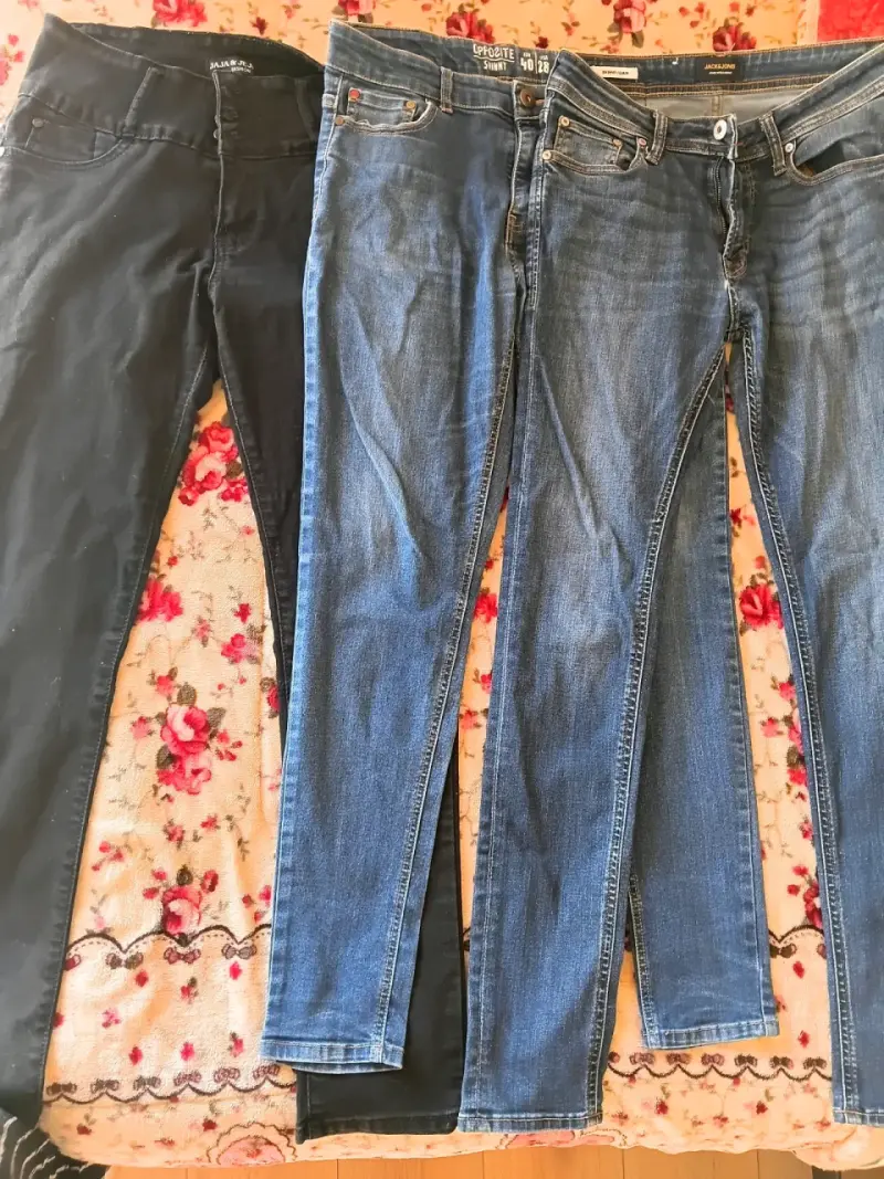 Lote de jeans skinny para mujer en azul y negro