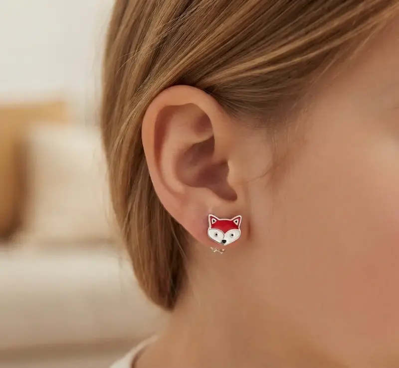 Aros de plata con diseño de zorro rojo