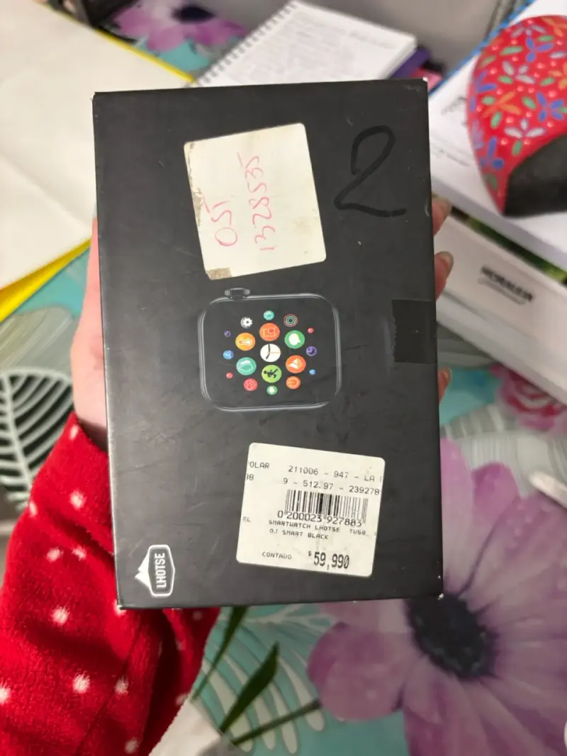 Smartwatch con correa rosa y cargador - 5