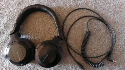 Audífonos DJ Pioneer HDJ-CUE1BT negros - miniatura 2
