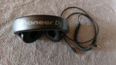 Audífonos DJ Pioneer HDJ-CUE1BT negros - miniatura 3