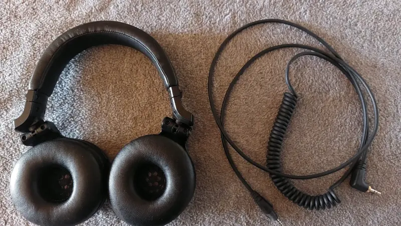 Audífonos DJ Pioneer HDJ-CUE1BT negros - 4
