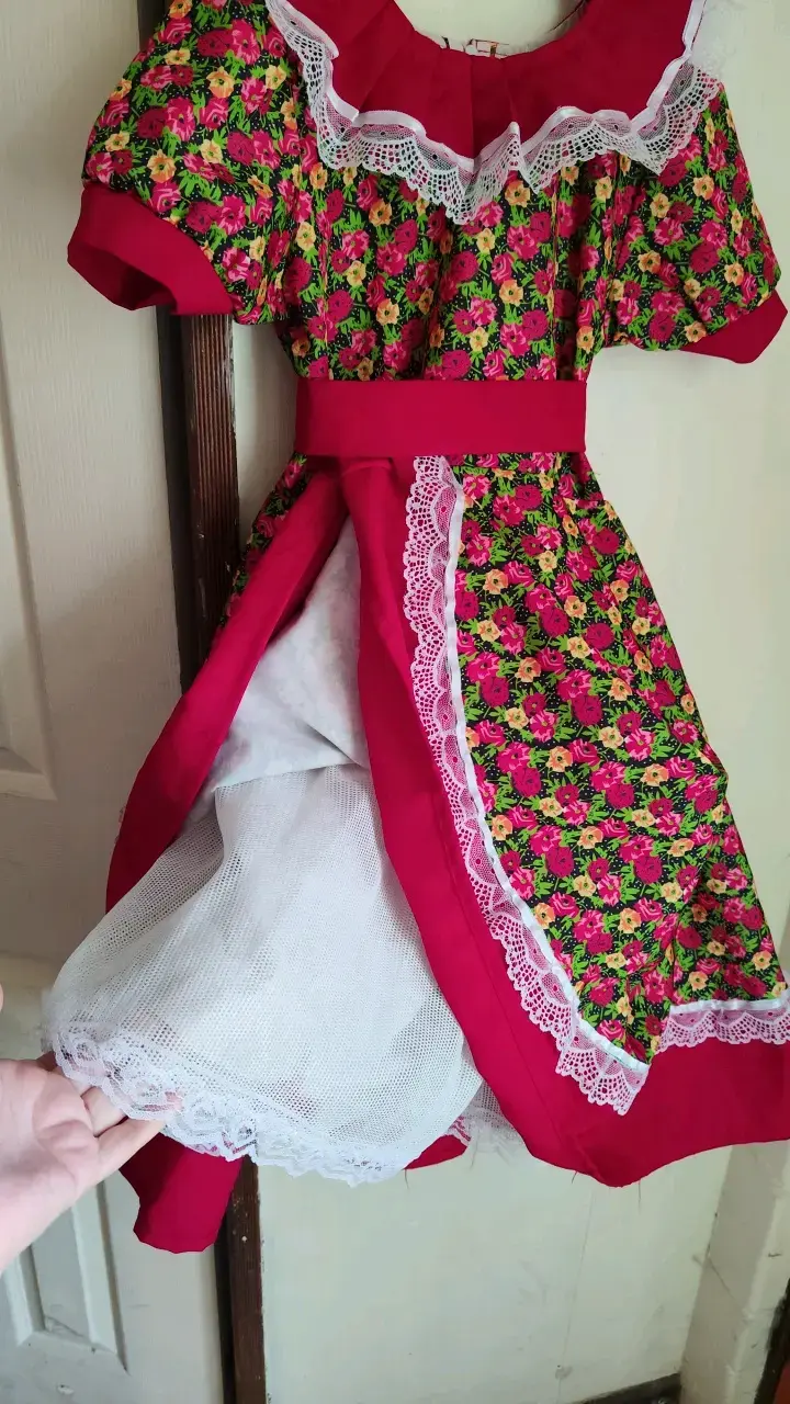Vestido folklórico floral con encaje - 2