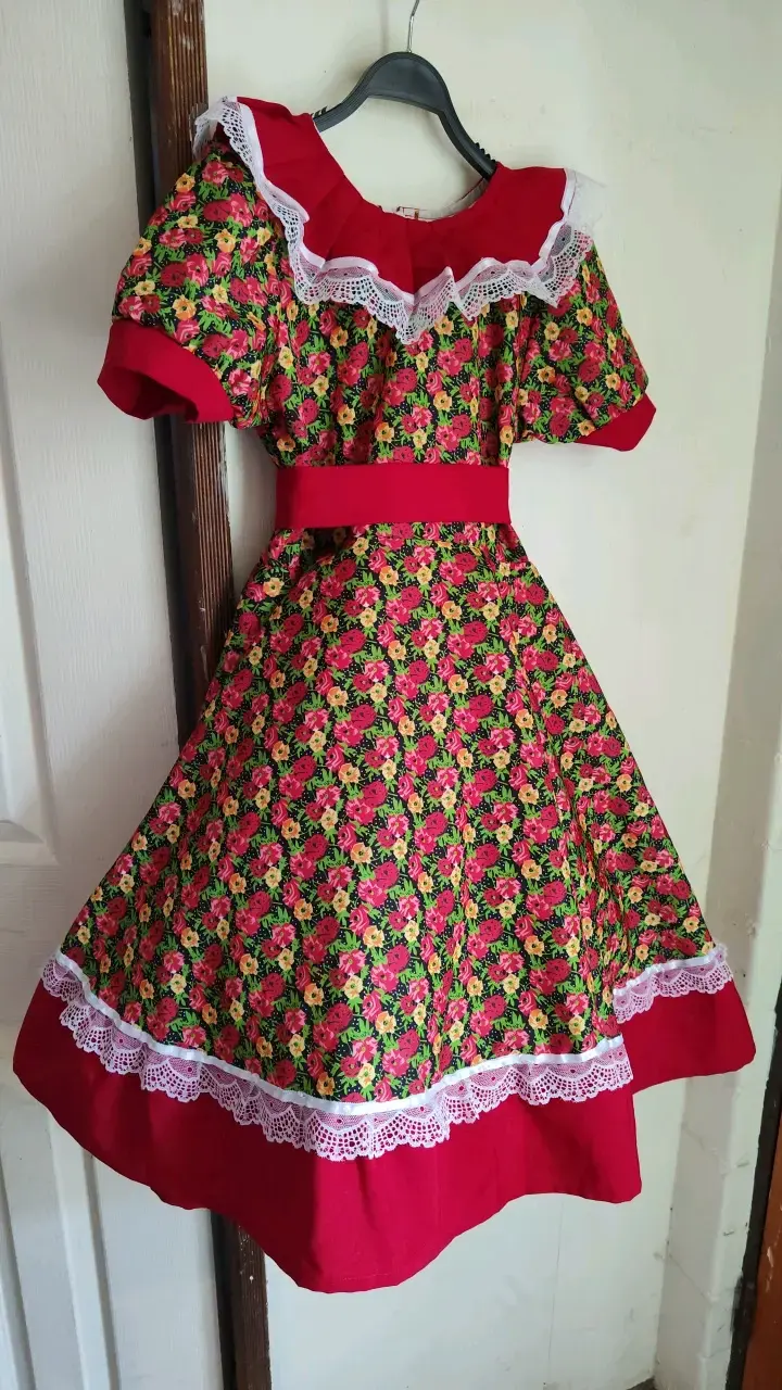 Vestido folklórico floral con encaje - 3