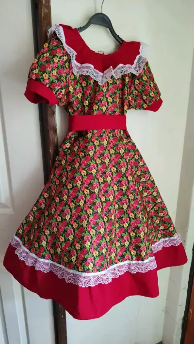 Vestido folklórico floral con encaje - miniatura 3