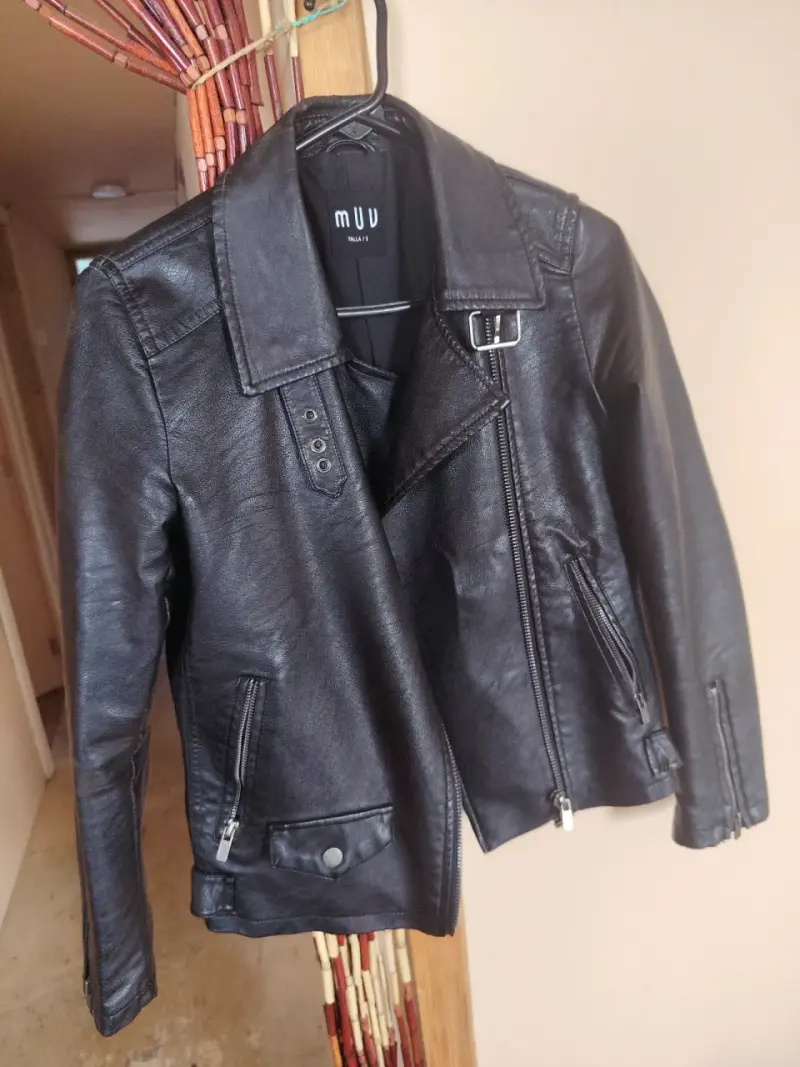 Chaqueta de cuero negra Muv estilo biker