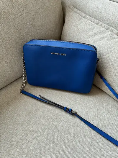 Cartera cruzada azul Michael Kors con cadena - miniatura 1