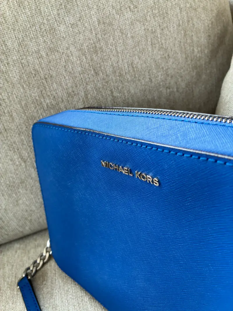 Cartera cruzada azul Michael Kors con cadena - 2