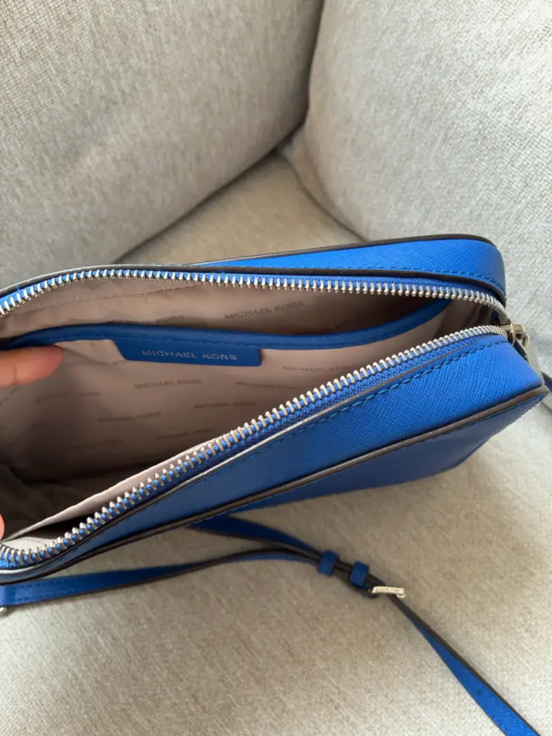 Cartera cruzada azul Michael Kors con cadena - 3