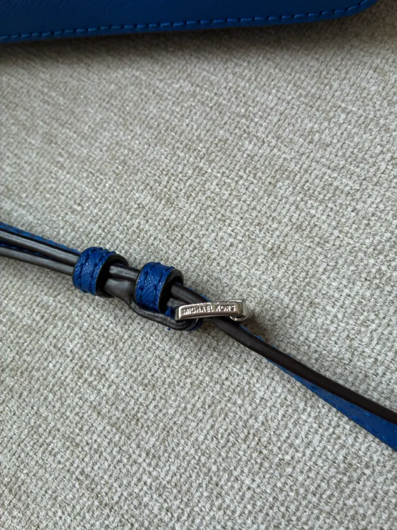 Cartera cruzada azul Michael Kors con cadena - 5