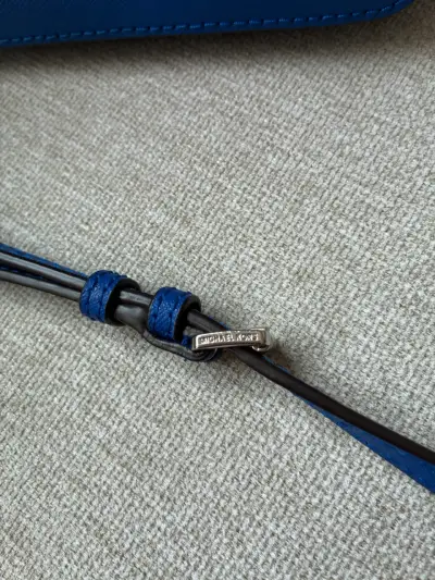 Cartera cruzada azul Michael Kors con cadena - miniatura 5