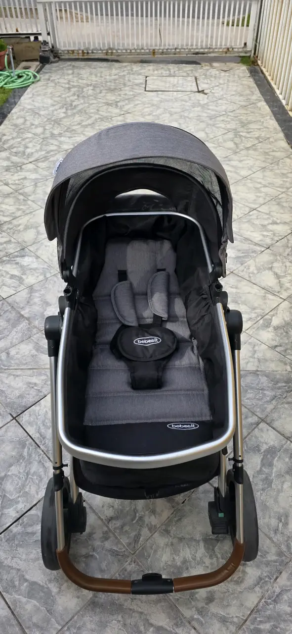 Coche de bebé Bebesit gris con capota ajustable - 2