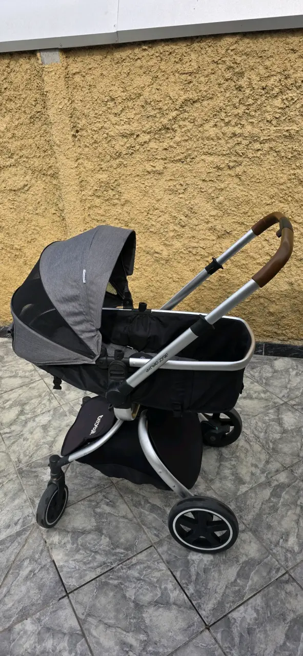 Coche de bebé Bebesit gris con capota ajustable - 3