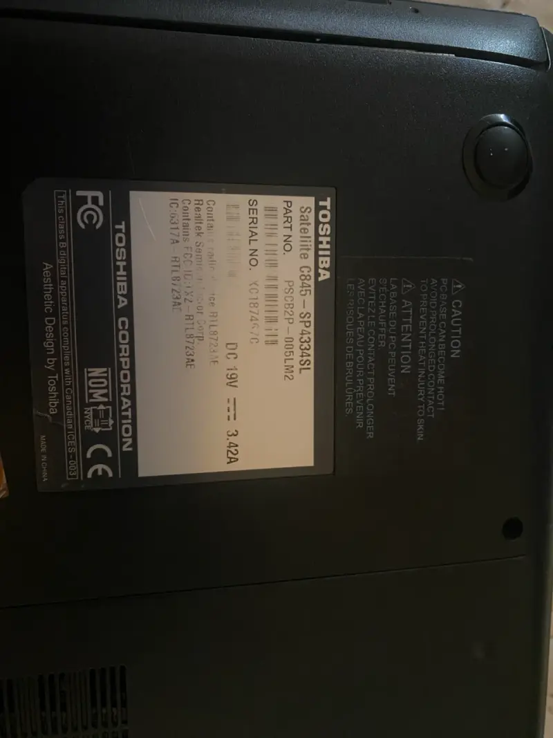 Laptop Toshiba Satellite C850D-13F usada - 4