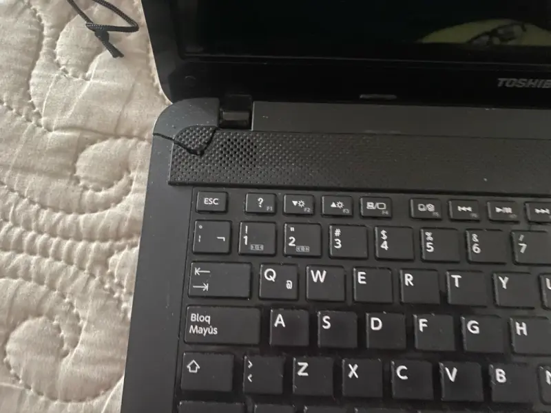 Laptop Toshiba Satellite C850D-13F usada - 5
