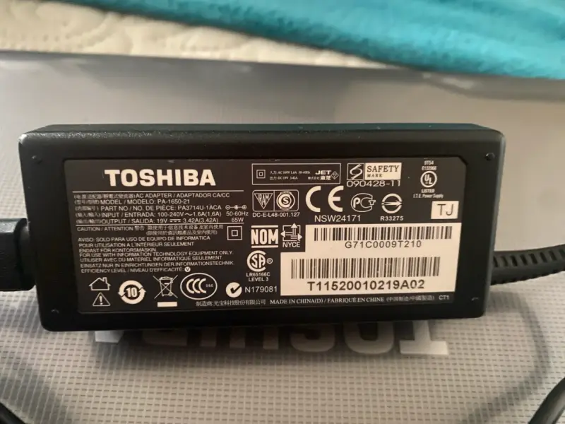 Laptop Toshiba Satellite C850D-13F usada - 6