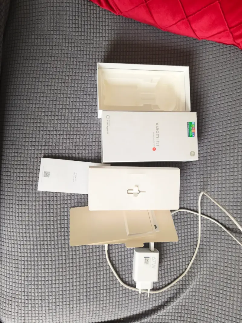 Smartphone Xiaomi 15T con 512GB de almacenamiento - 2