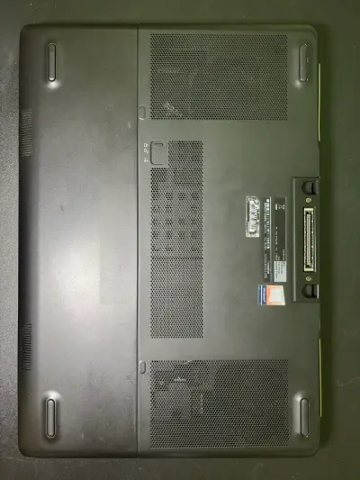 Laptop Dell Precision 7520 con cargador - miniatura 3