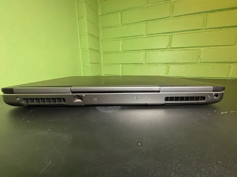 Laptop Dell Precision 7520 con cargador - 4
