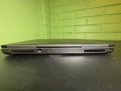 Laptop Dell Precision 7520 con cargador - miniatura 4