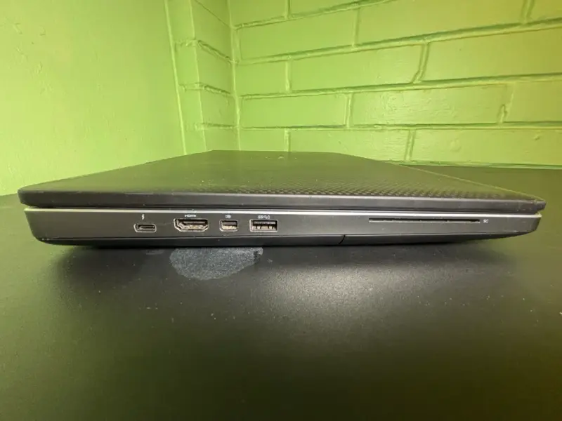 Laptop Dell Precision 7520 con cargador - 5