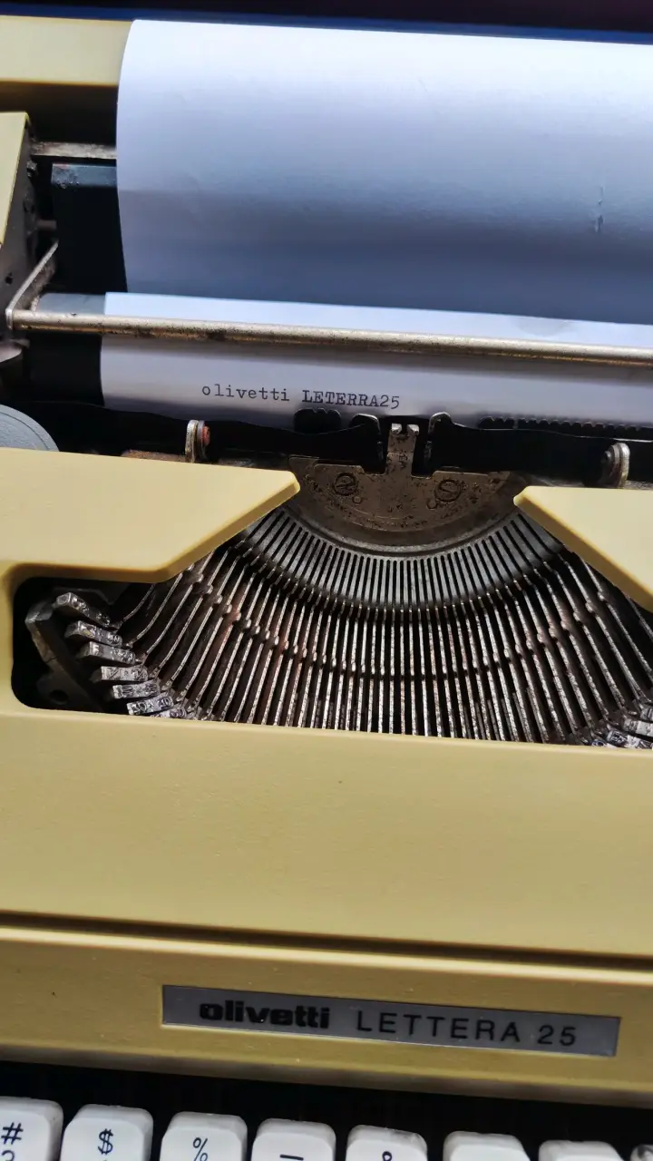 Máquina de Escribir Olivetti Lettera 25 Vintage - 3