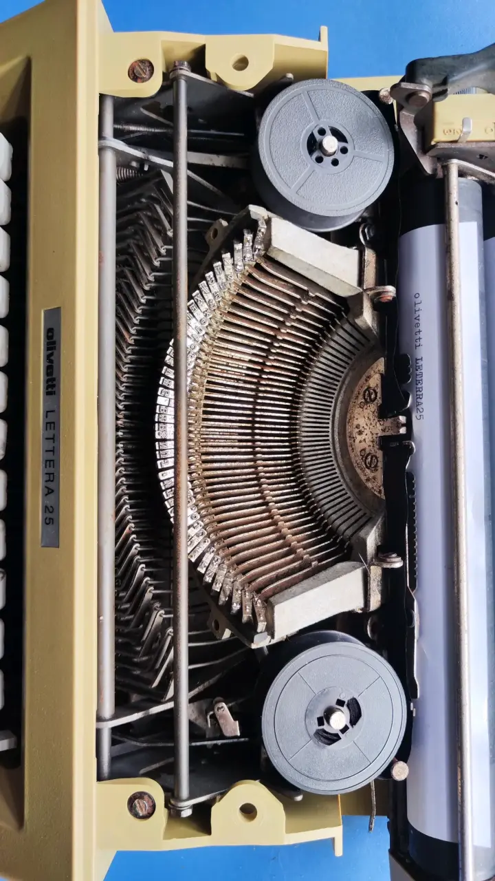 Máquina de Escribir Olivetti Lettera 25 Vintage - 4