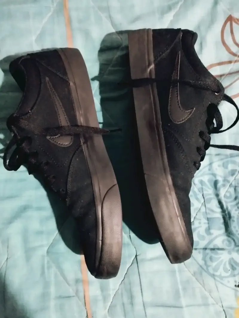 Zapatillas negras casuales Globe y Nike - 3