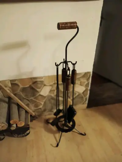 Juego de herramientas para chimenea de hierro forjado - miniatura 1