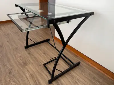 Escritorio de vidrio con bandeja deslizable 80x50 - miniatura 1