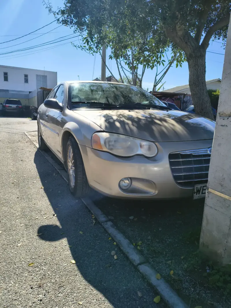 Auto Chrysler Sebring 2006 en buen estado - 2