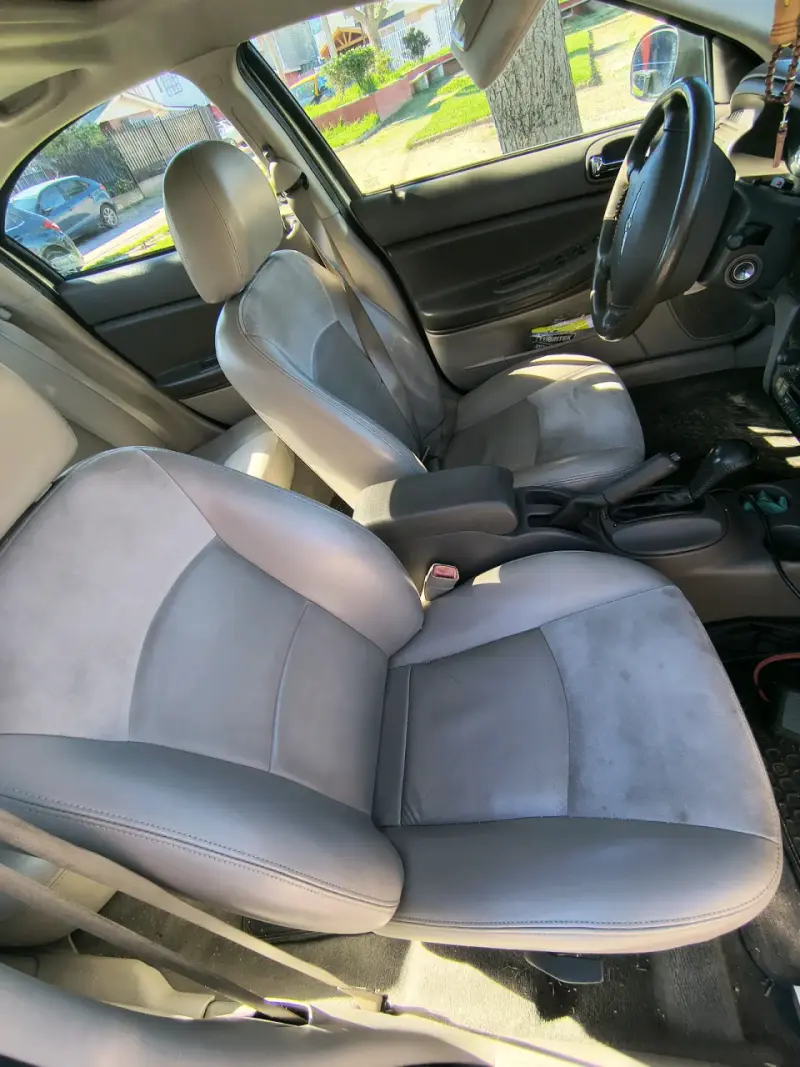 Auto Chrysler Sebring 2006 en buen estado - 5