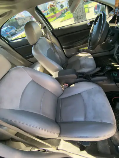 Auto Chrysler Sebring 2006 en buen estado - miniatura 5