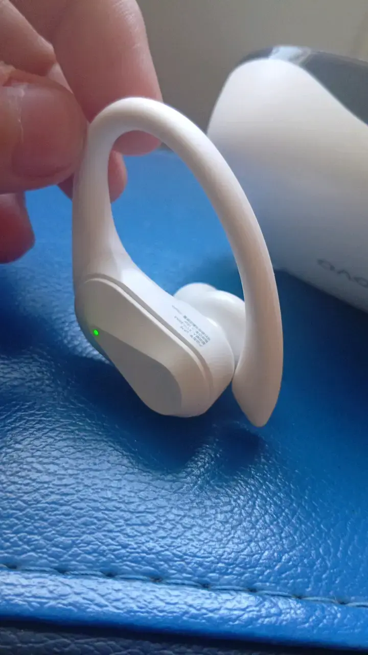 Auriculares Inalámbricos Deportivos con Estuche - 3