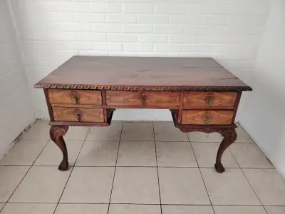 Escritorio de madera estilo vintage con cajones - miniatura 1
