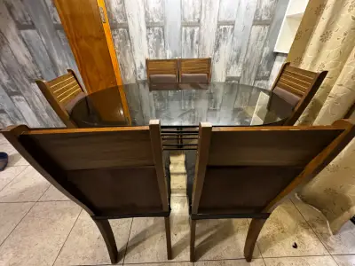 Juego de comedor con mesa de vidrio y sillas de madera - miniatura 2