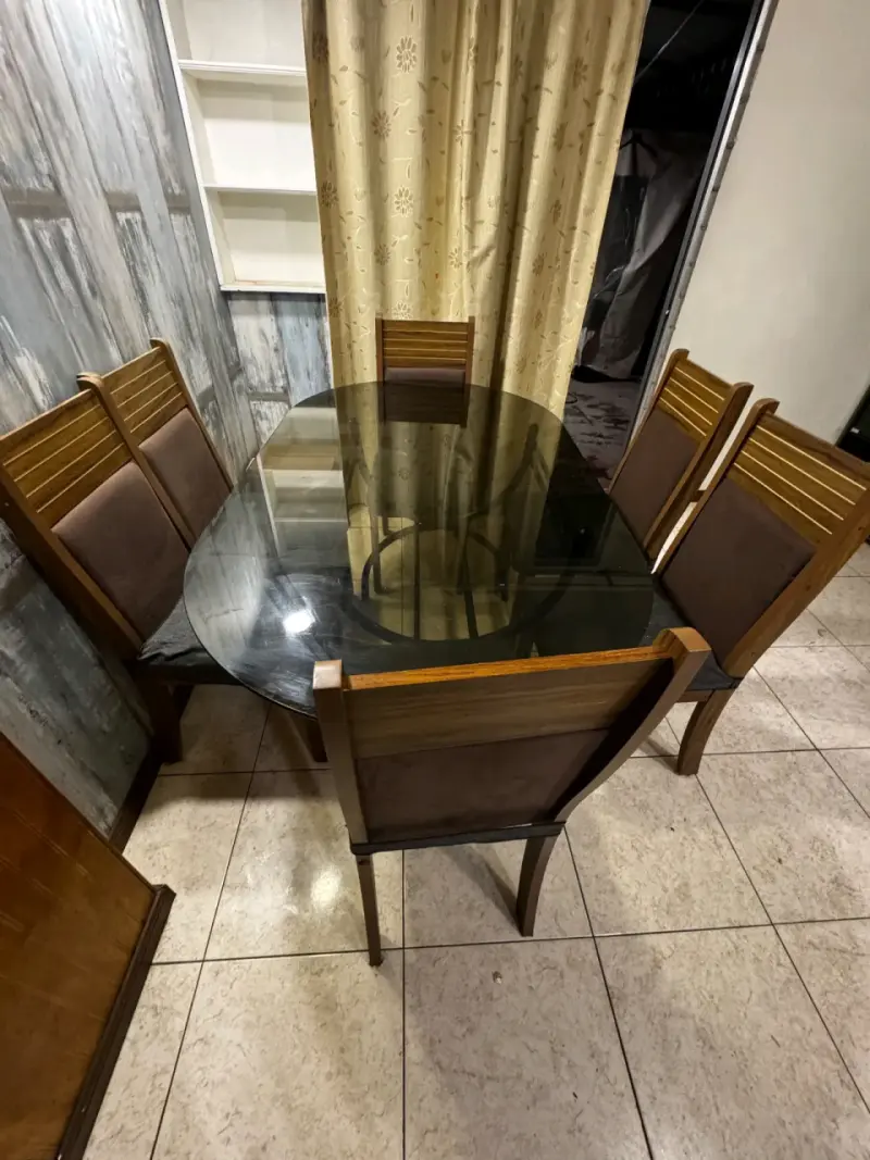Juego de comedor con mesa de vidrio y sillas de madera - 3