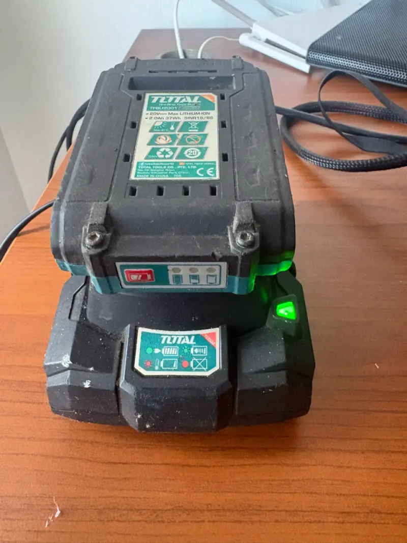 Cargador y baterías Total P20S para herramientas eléctricas - 2