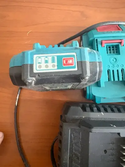 Cargador y baterías Total P20S para herramientas eléctricas - miniatura 3