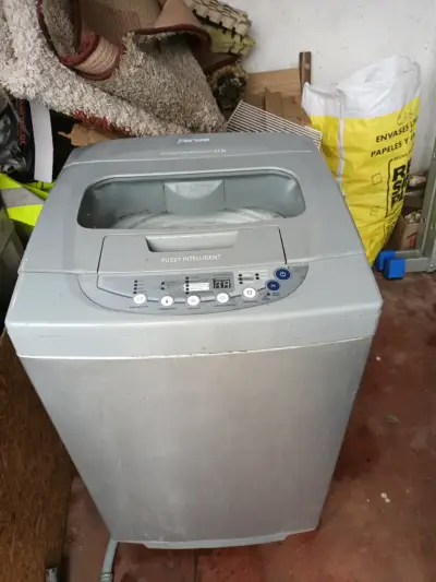 Cocina a gas de 4 quemadores en buen estado - miniatura 2