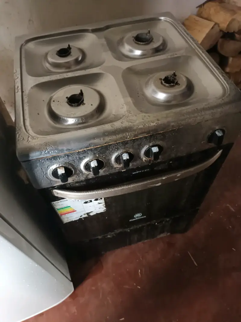 Cocina a gas de 4 quemadores en buen estado - 4