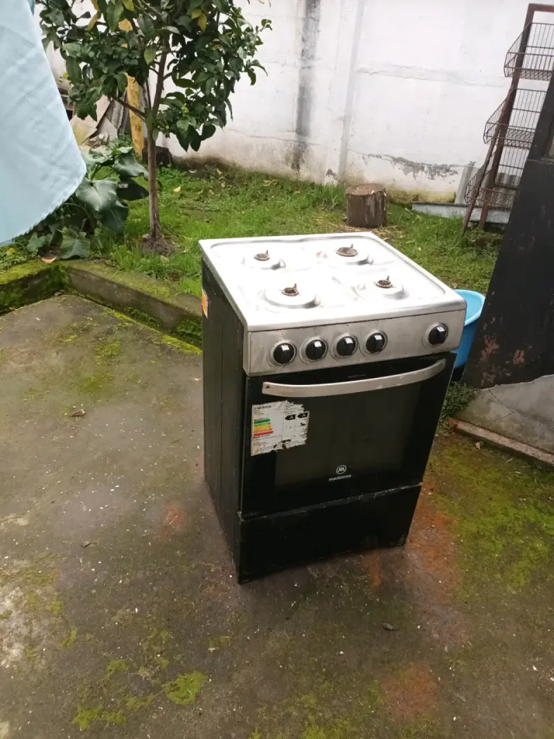 Cocina a gas de 4 quemadores en buen estado - 5