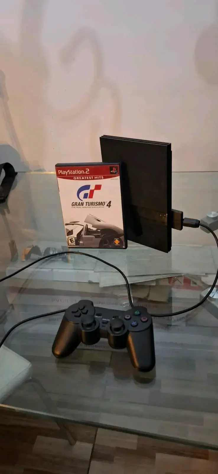Consola PlayStation 2 con juego Gran Turismo 4