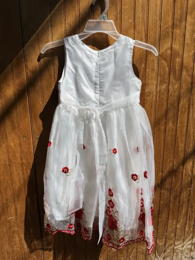 Vestido de niña blanco con flores rojas - 3