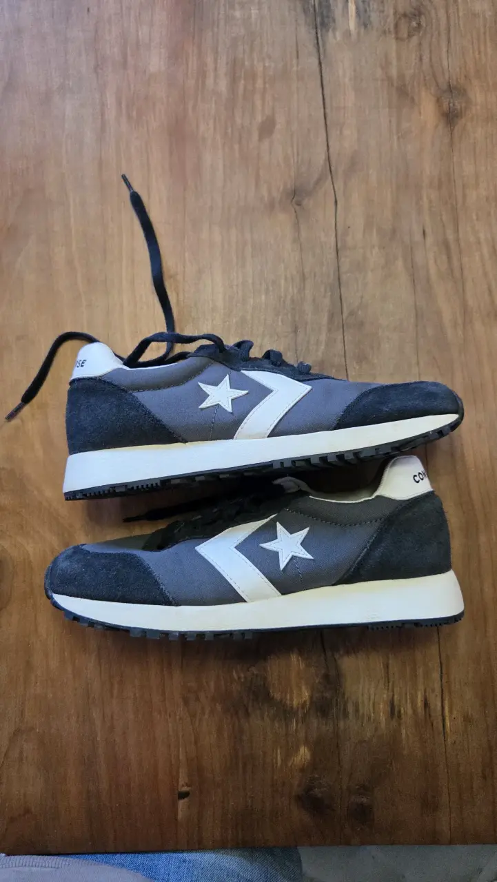 Zapatillas deportivas Converse negras con grises