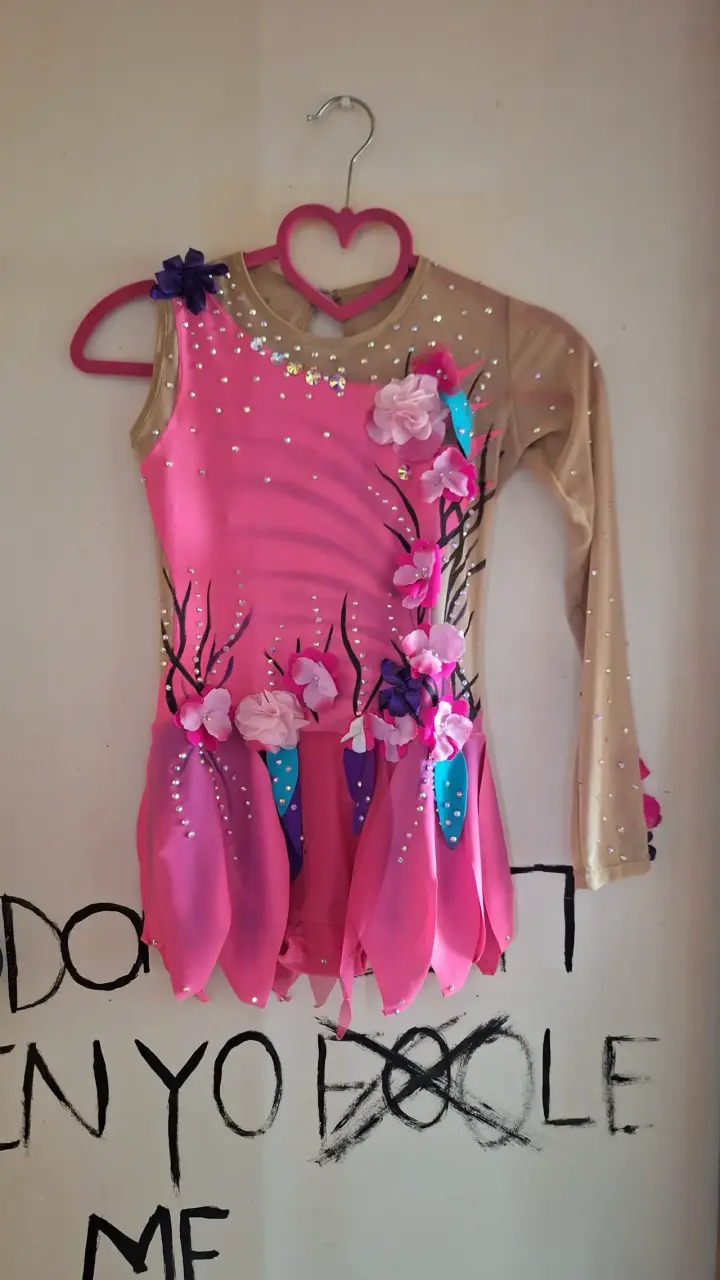 Malla de gimnasia rítmica rosa con flores - 1